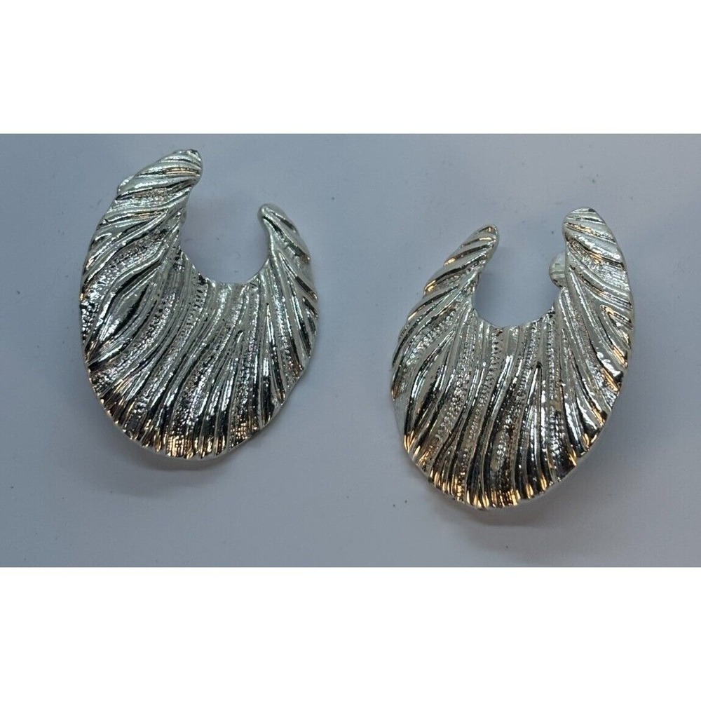 Vintage Earrings with Shell‎ Crescent Shape and Unique Texture Silver Tone Clip